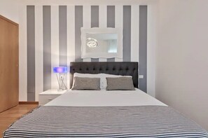 2 chambres, fer et planche à repasser, Wi-Fi gratuit, draps fournis