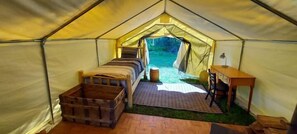 1 bedroom - Trapper Wall Tent, Trapper Wall Tent by the Stream (Story)