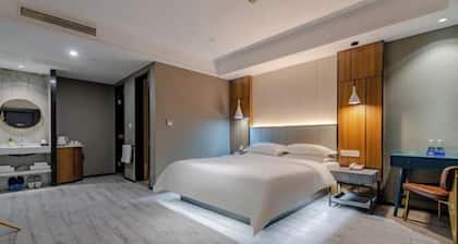 Gujing Junlai Hotel (Wanjia Fu Plaza, Tianchang)