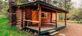 Trail's End Cabin, Rustic Trail's End Cabin