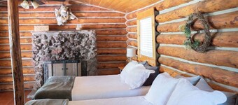 Trail's End Cabin, Rustic Trail's End Cabin