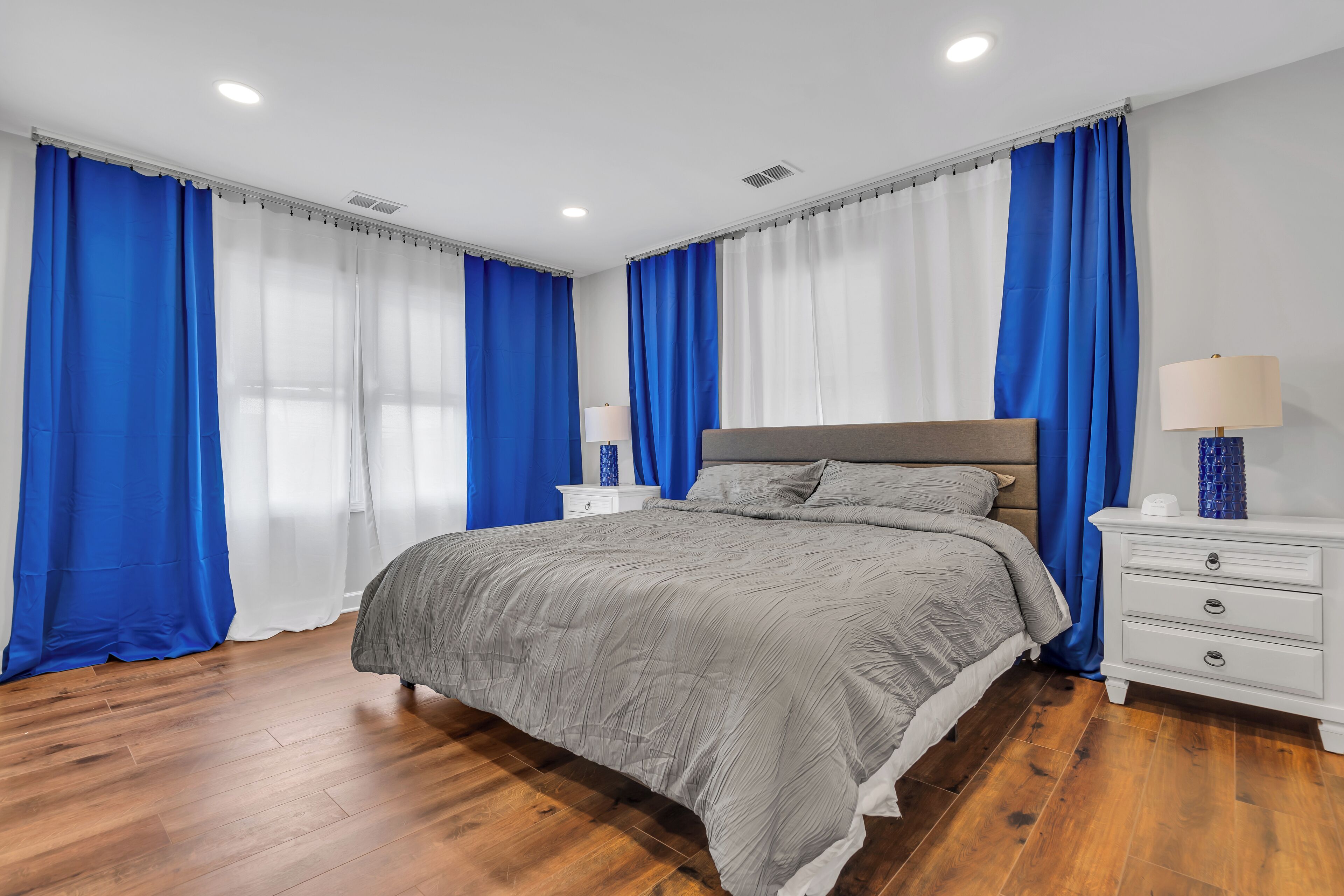 4 bedrooms, desk, iron/ironing board, travel cot