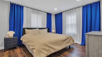 4 bedrooms, desk, iron/ironing board, travel crib