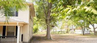 Spacious 6-bedroom house in Hearne with WiFi, AC