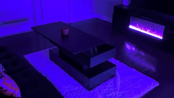 Smart TV, fireplace