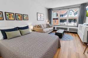 1 slaapkamer, een strijkplank/strijkijzer, gratis wifi, beddengoed