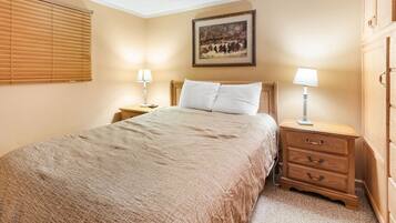 2 bedrooms, desk, free WiFi, bed sheets