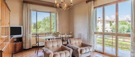 Smart TV, table tennis