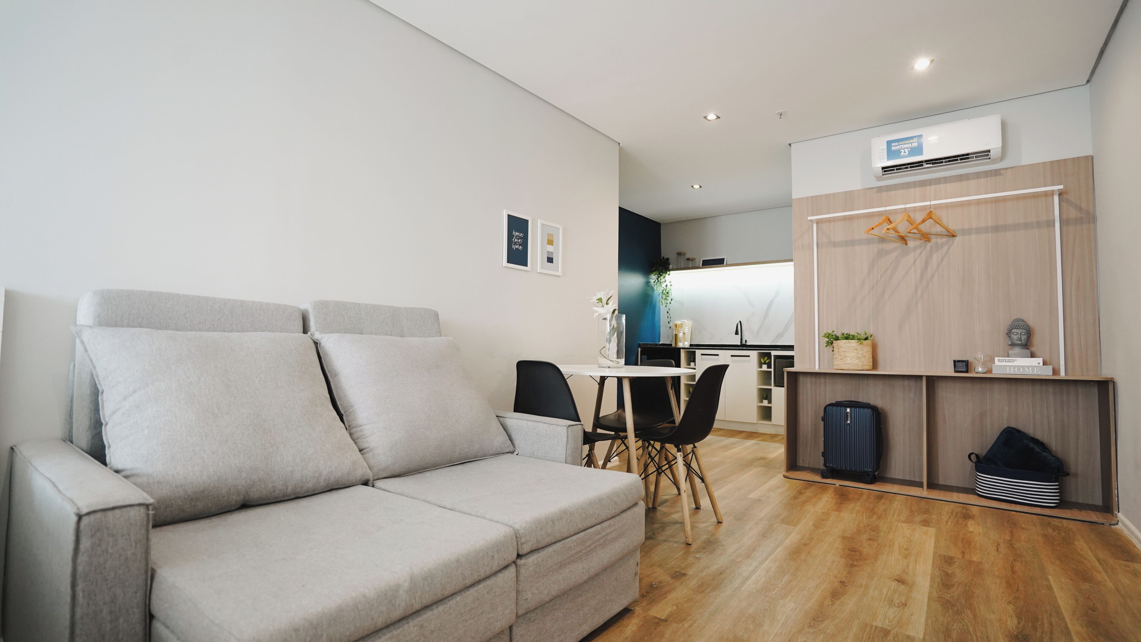 Studio Familia Quintupla | Khu vực làm việc phù hợp cho laptop 