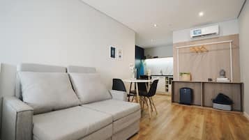 Studio Familia Quintupla | Laptop workspace, free WiFi, bed sheets