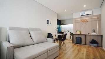 Studio Familia Quintupla | Laptop workspace, free WiFi, bed sheets