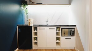 Studio Familia Quintupla | Private kitchen | Mini-fridge, microwave - Apê Brás - Shopping Plaza Polo (São Paulo)