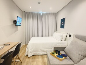 Studio Familia | Espace de travail pour ordinateur portable, Wi-Fi gratuit, draps fournis