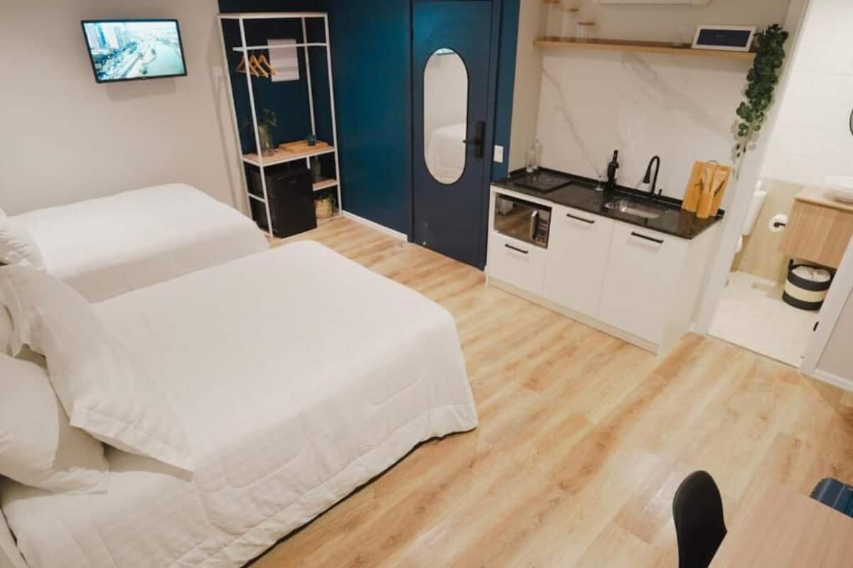 Arbejdsområde til bærbare computere, gratis Wi-Fi, sengetøj