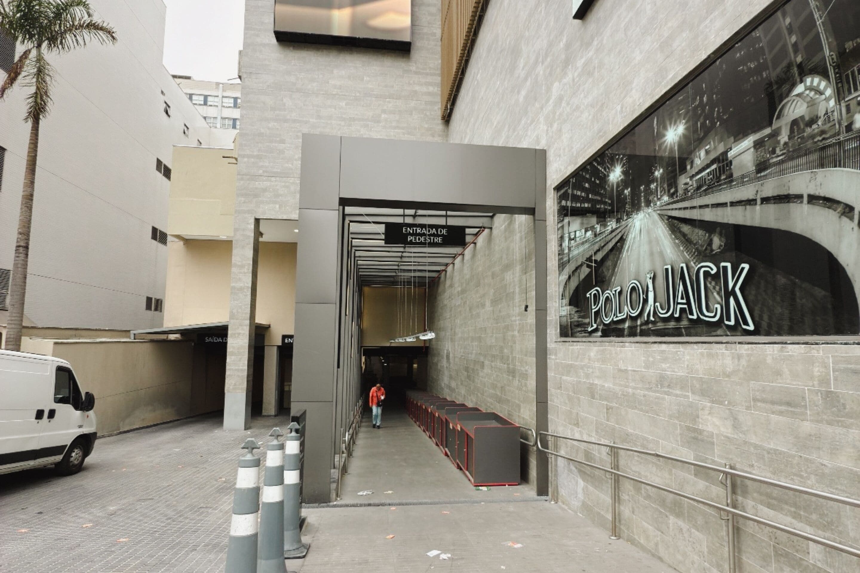 A pedestrian entrance to a building with a large sign reading "POLO JACK".
