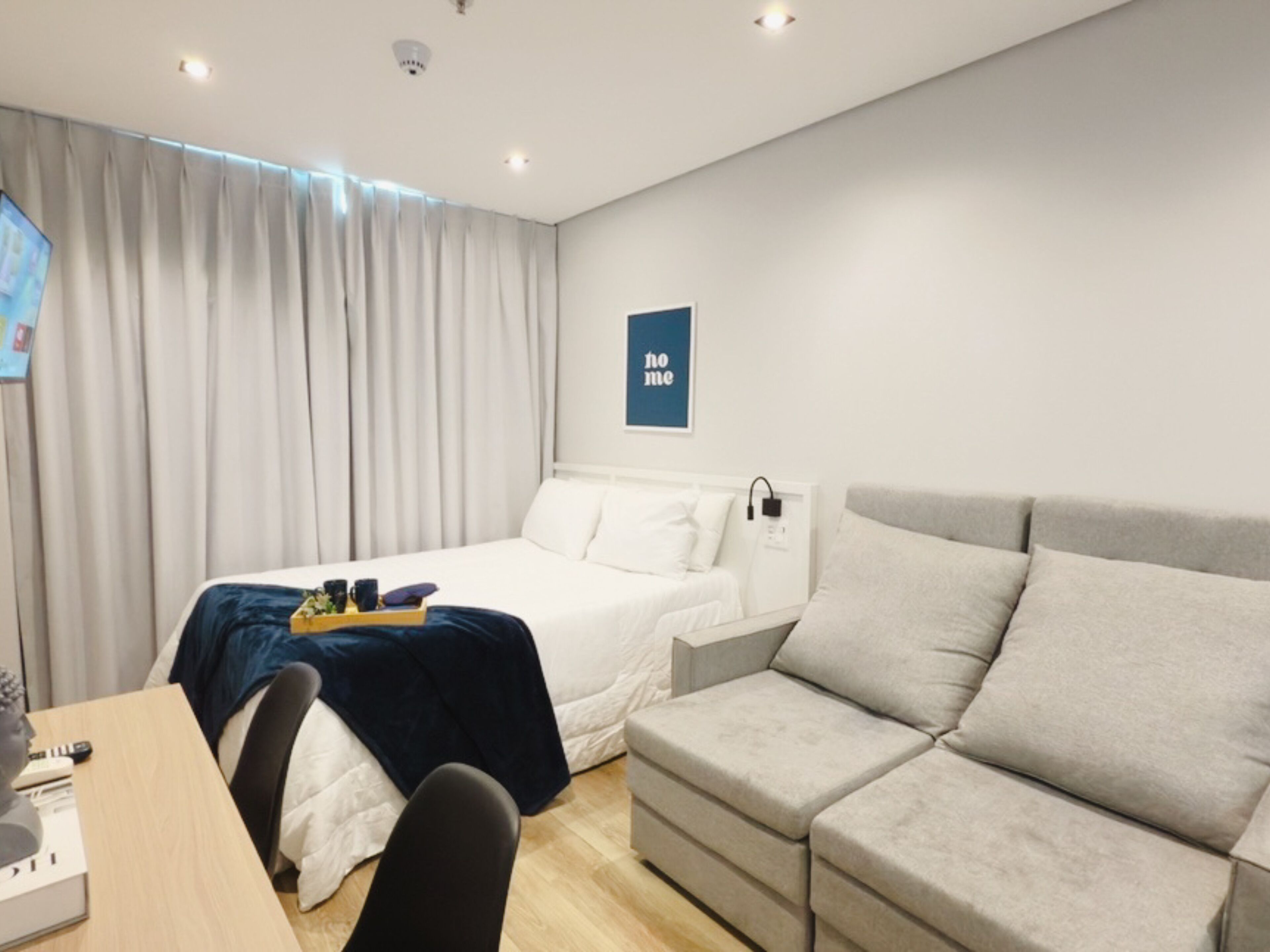 Studio Familia | Laptop workspace, free WiFi, bed sheets