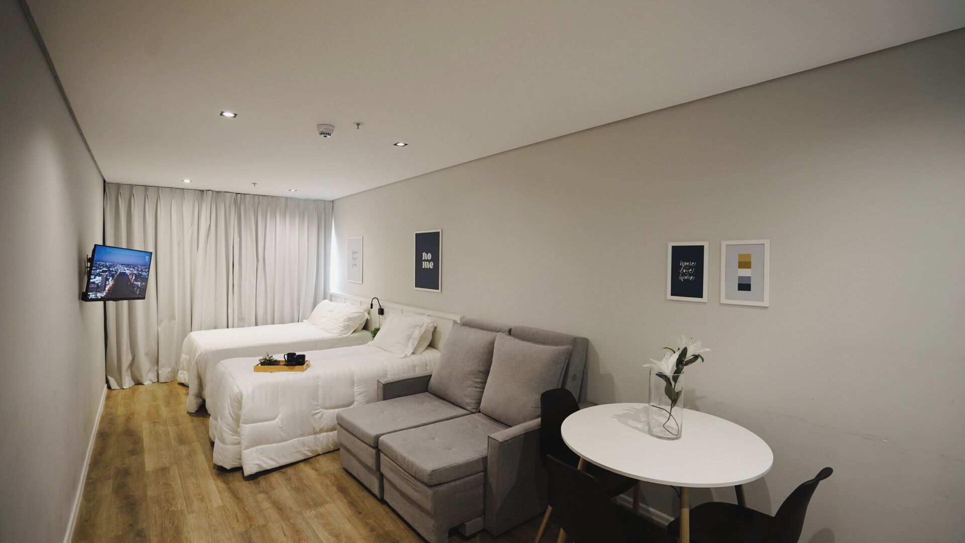 Studio Familia Quintupla | Laptop workspace, free WiFi, bed sheets