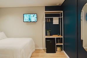 Laptop workspace, free WiFi, bed sheets