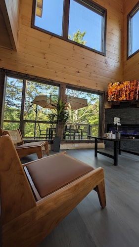 The Moonlight view cabin! You perfect cabin getaway! 