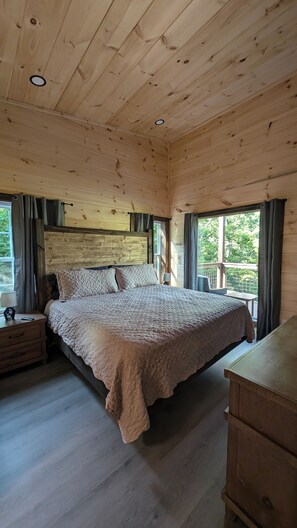 3 bedrooms, desk, free WiFi, bed sheets