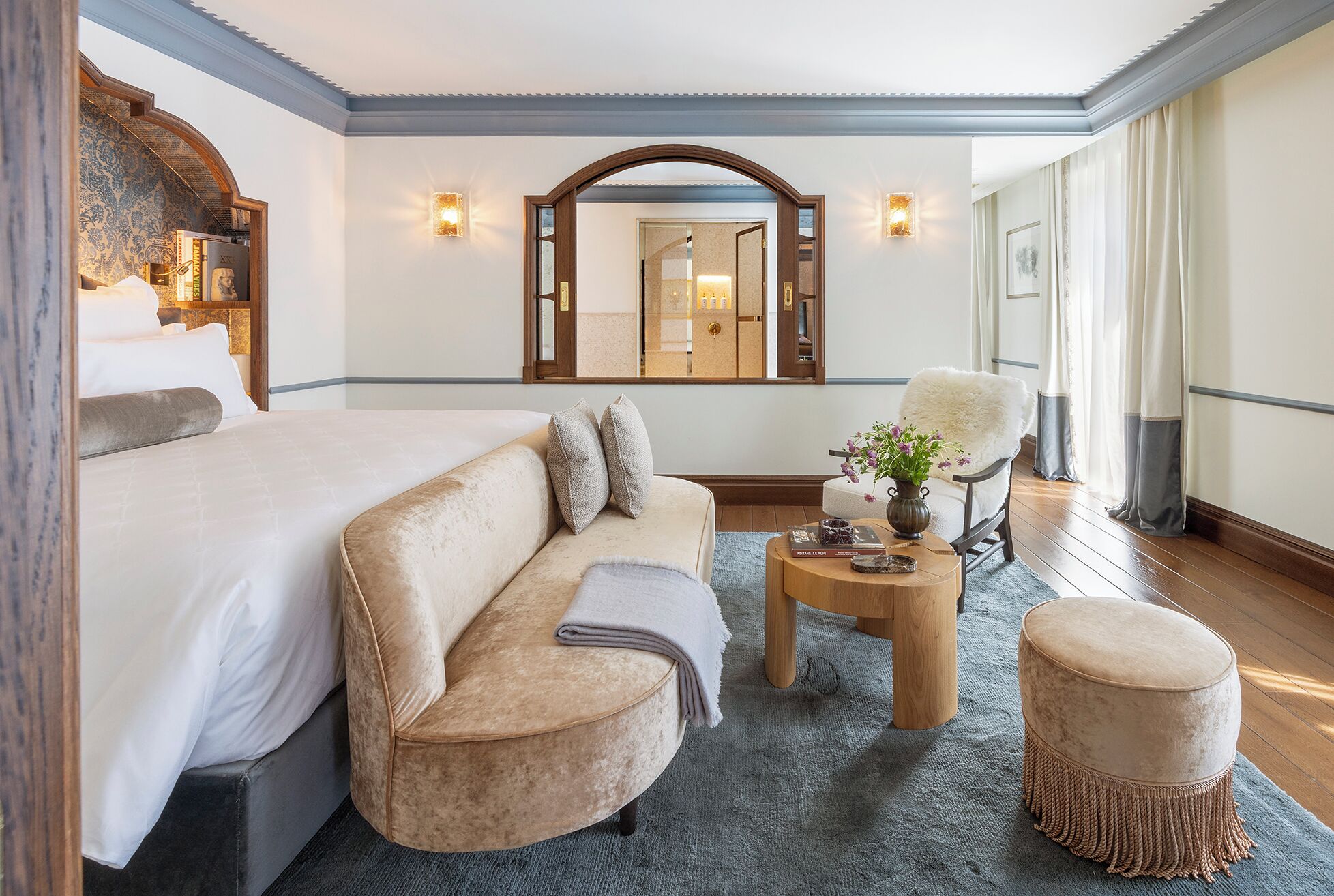 Grand Suite, Balcony | In-room safe, desk, laptop workspace, blackout drapes