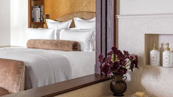 Executive Suite | 1 bedroom, in-room safe, desk, laptop workspace
