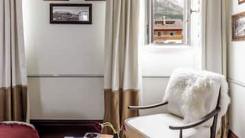 Executive Suite | 1 bedroom, in-room safe, desk, laptop workspace