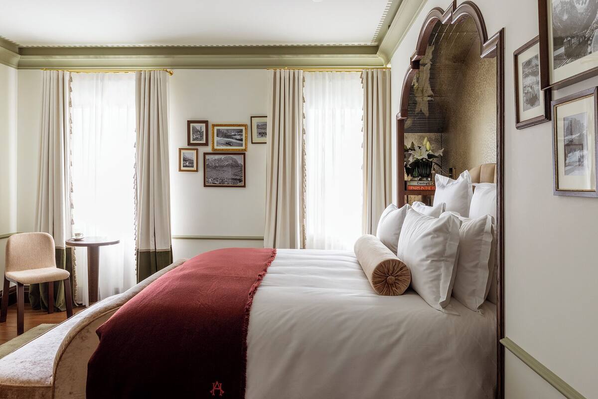 Deluxe Double Room | Minibar, in-room safe, desk, laptop workspace