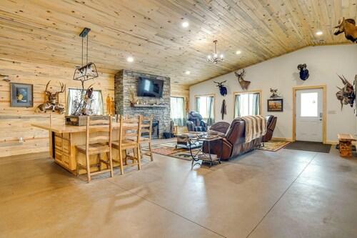 South Dakota Nature Getaway w/ Hot Tub