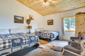 2 bedrooms, Internet, bed sheets - South Dakota Nature Getaway w/ Hot Tub (Fedora)