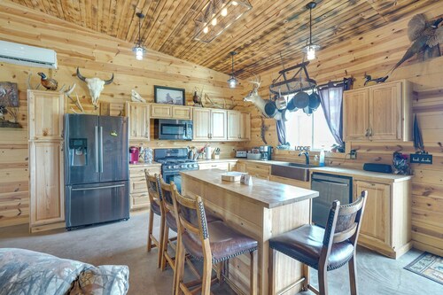 Hot Tub & Fire Pit: Family Retreat in South Dakota