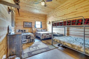 3 bedrooms, Internet, bed sheets - Hot Tub & Fire Pit: Family Retreat in South Dakota (Fedora)