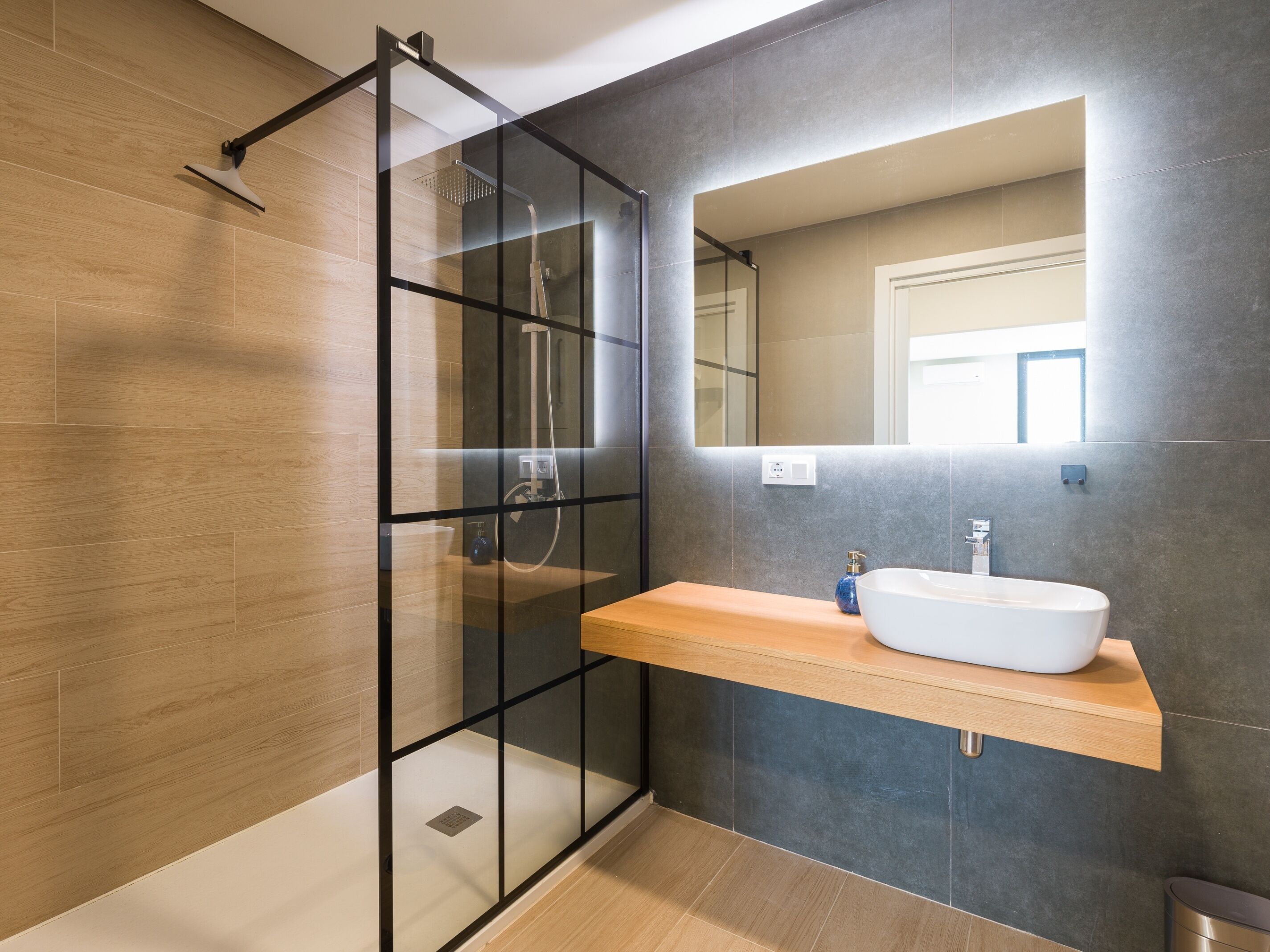 Rumah | Kamar mandi | Shower, pengering rambut,  dan handuk