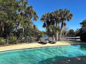 室外泳池、暖水池