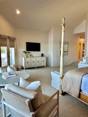 5 bedrooms, desk, iron/ironing board, free WiFi