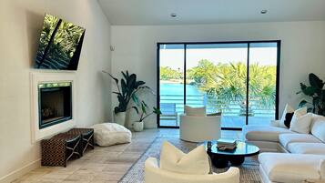 Älytelevisio, kirjoja