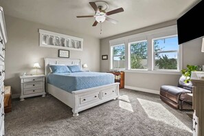 3 bedrooms, desk, iron/ironing board, travel crib