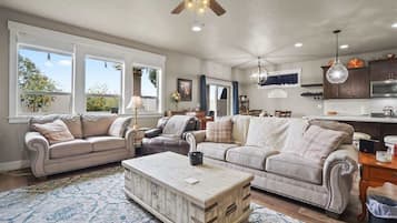 Smart TV, fireplace, books, stereo