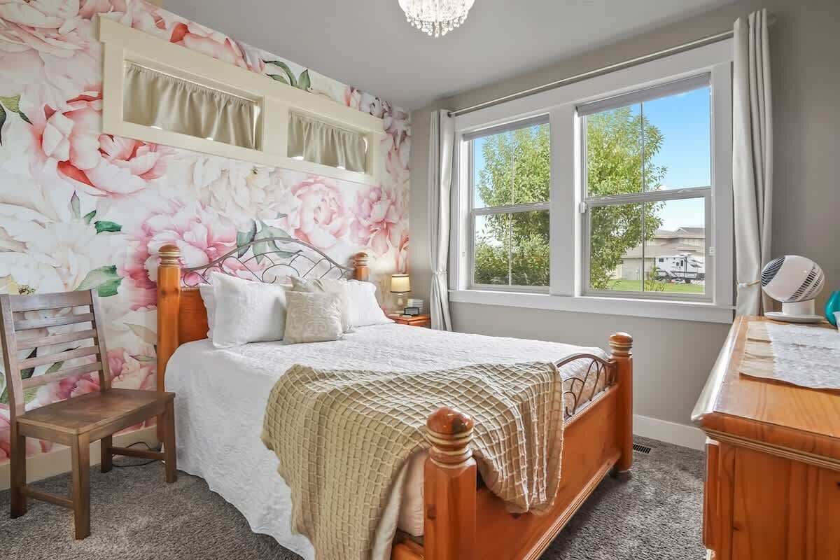3 Schlafzimmer, Schreibtisch, Bügeleisen/Bügelbrett, Reisekinderbett