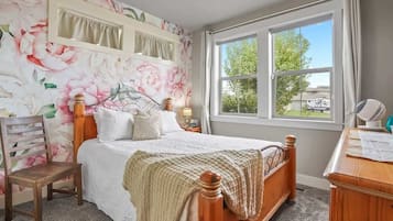 3 Schlafzimmer, Schreibtisch, Bügeleisen/Bügelbrett, Reisekinderbett