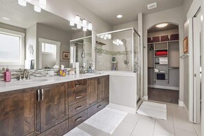 Shower, hair dryer, towels, shampoo