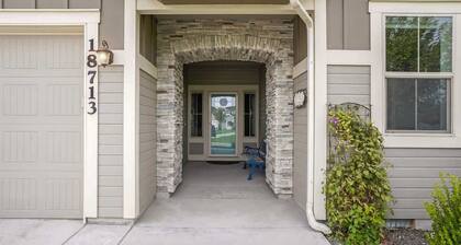 Family Retreat in Nampa | Sleeps 12 | Private Yard, BBQ & Park Access