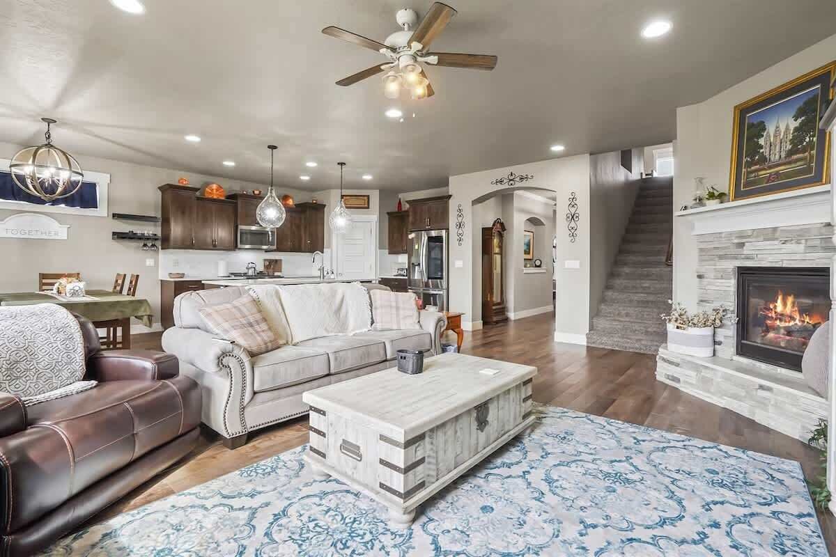 スマートテレビ、暖炉、ステレオ、書斎 / ワークスペース