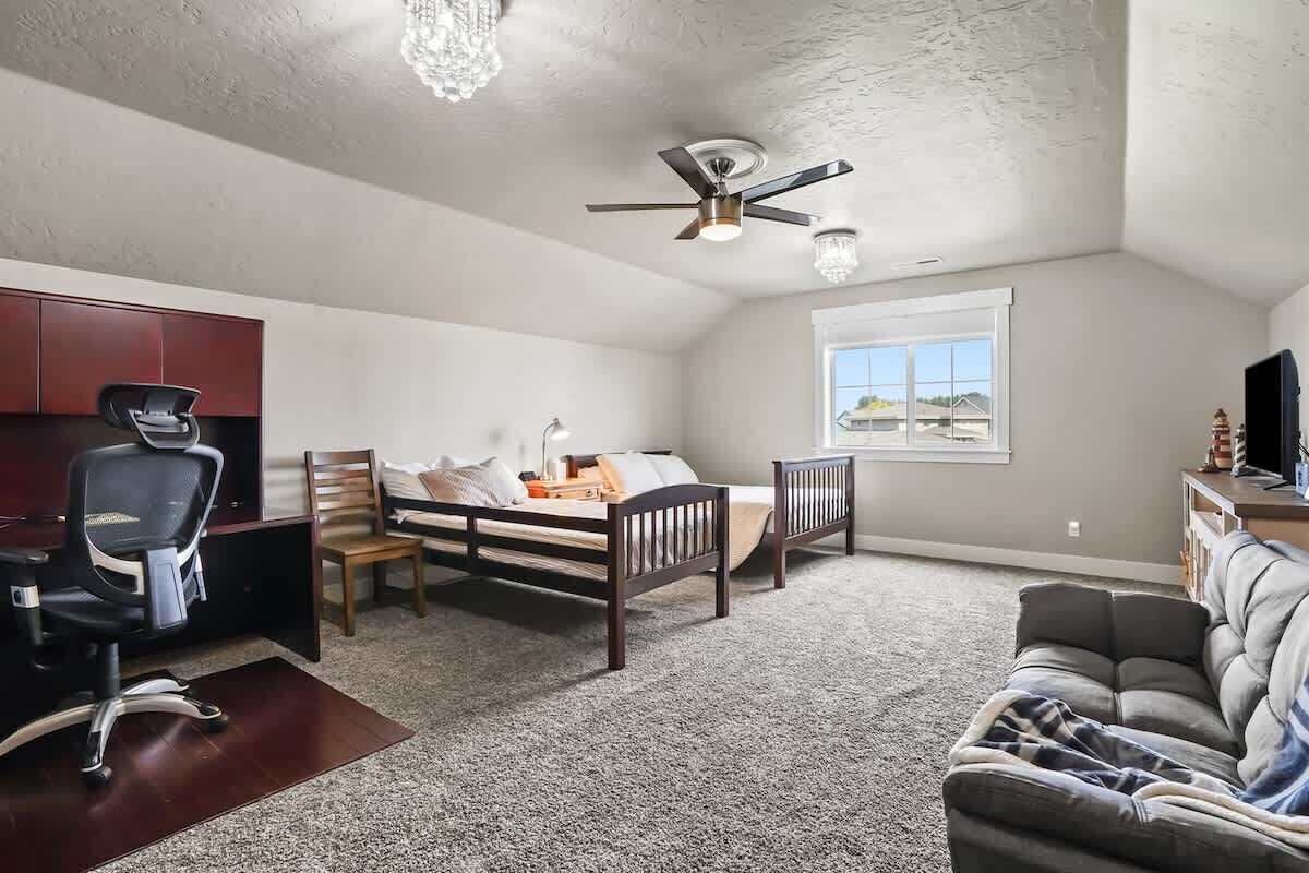 TV connectée, cheminée, chaîne hi-fi, espaces bureaux