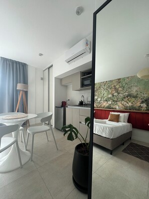 家庭三人房 | 羽绒被、客房内保险箱、特色装修、遮光窗帘