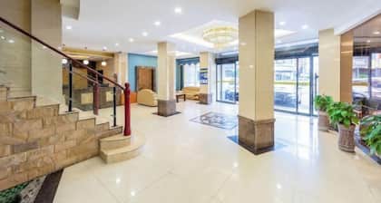 Yilu·Fengqing Business Hotel
