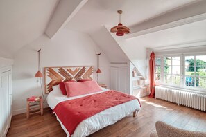 4 Schlafzimmer, Schreibtisch, Bügeleisen/Bügelbrett, WLAN