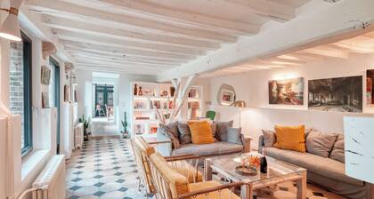 Une longÚre totalement rénovée et son grand jardin à 1h de Paris.