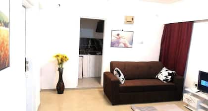1 Bed House Private Compound With Off Road Parking