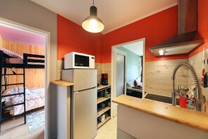 Fridge, microwave, dishwasher, coffee/tea maker